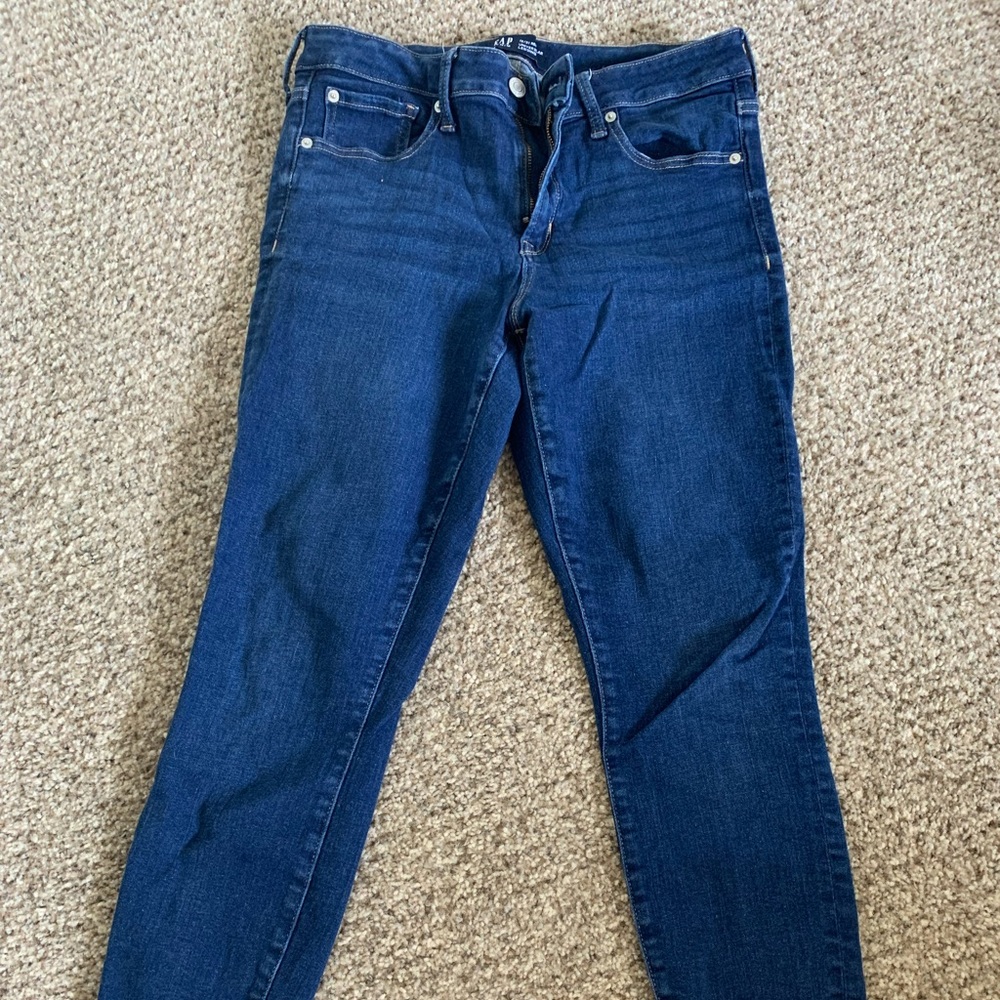 Gap mid rise universal jogging with washwell!